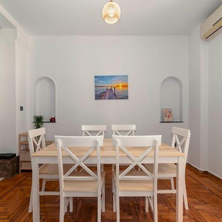 Spacious 2Bd Apartment Next To Athens Archeological Museum Atenas Exterior foto