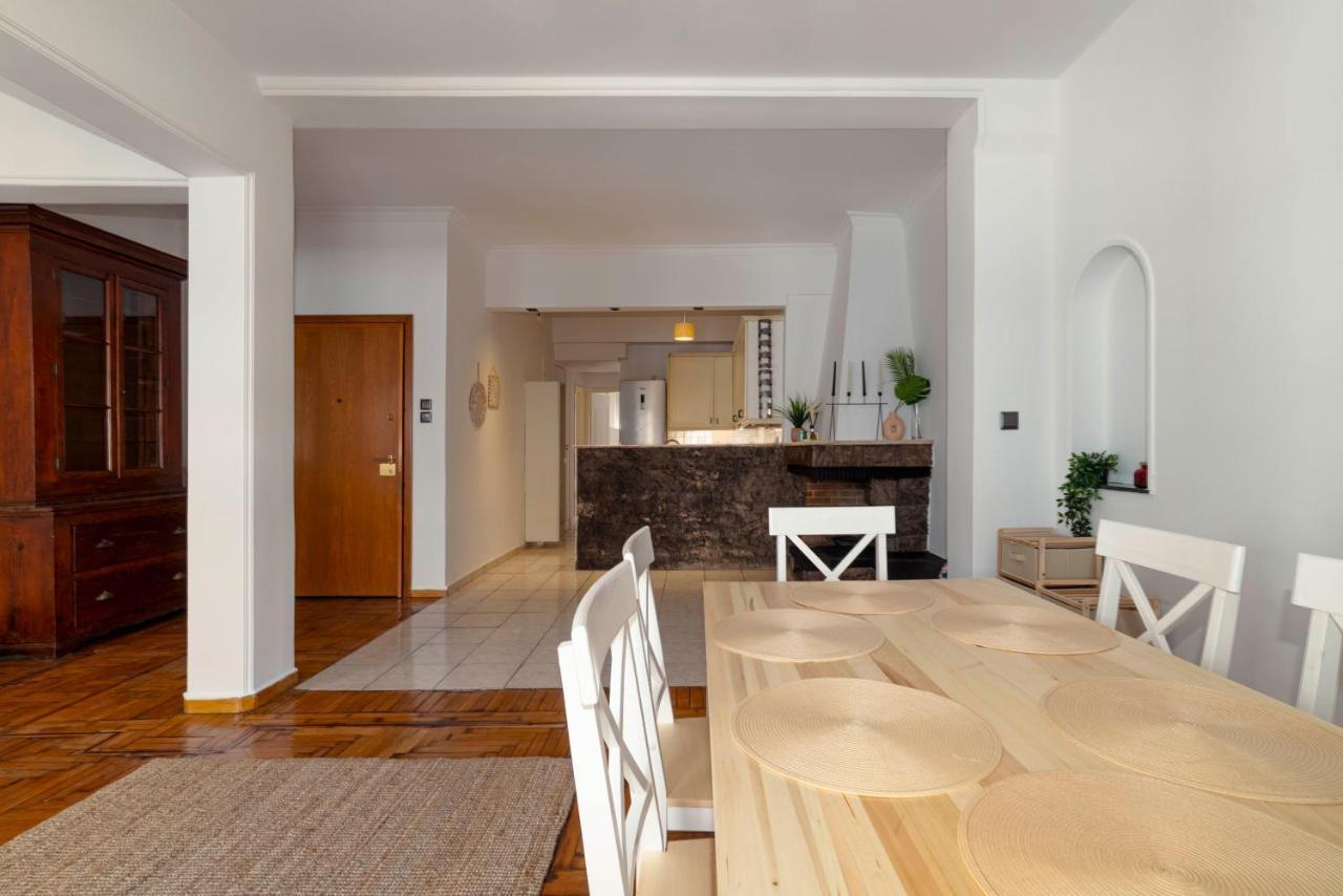 Spacious 2Bd Apartment Next To Athens Archeological Museum Atenas Exterior foto