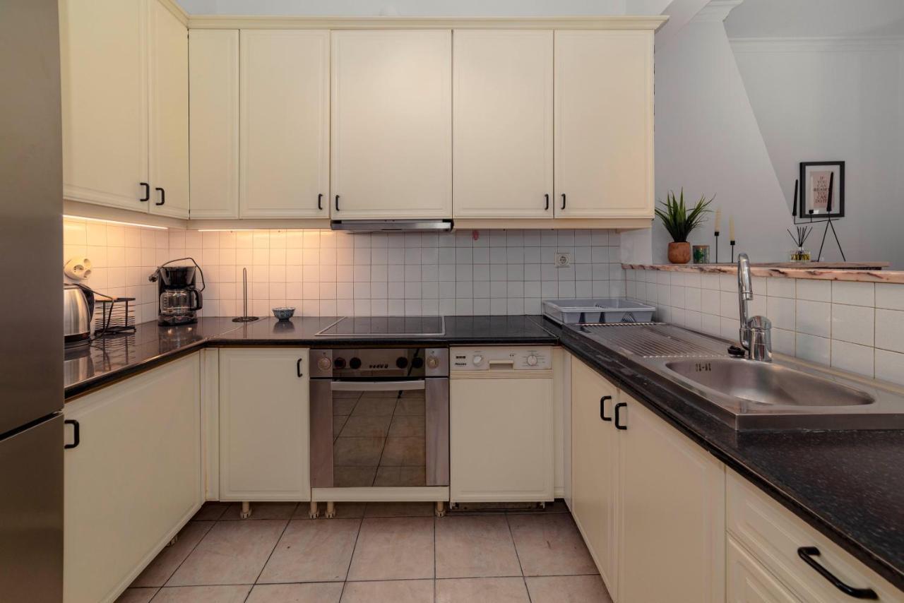Spacious 2Bd Apartment Next To Athens Archeological Museum Atenas Exterior foto